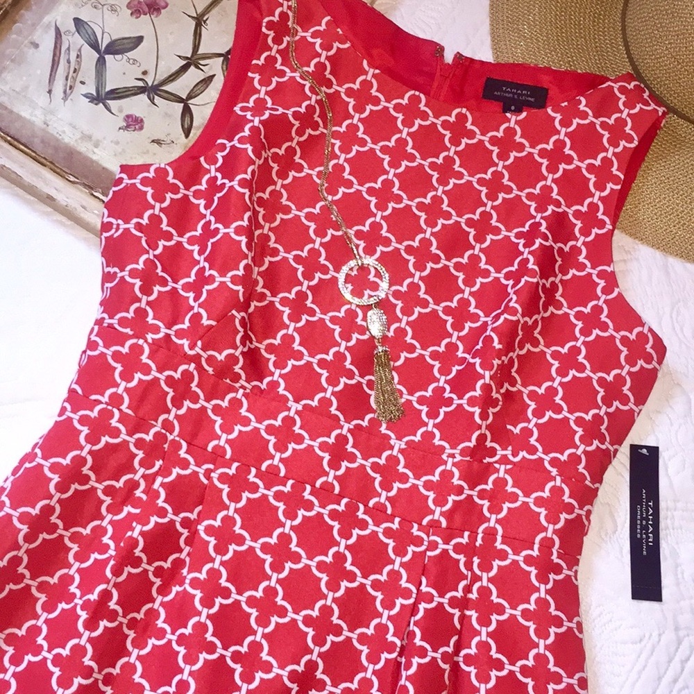 NWT Tahari sleeveless sheath dress